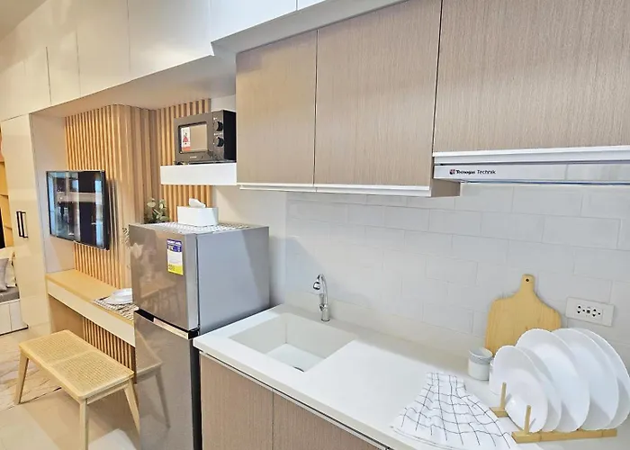 Cozy & Stylish Unit In The Heart Of *
