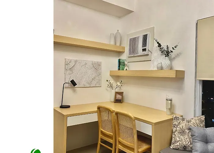Cozy & Stylish Unit In The Heart Of