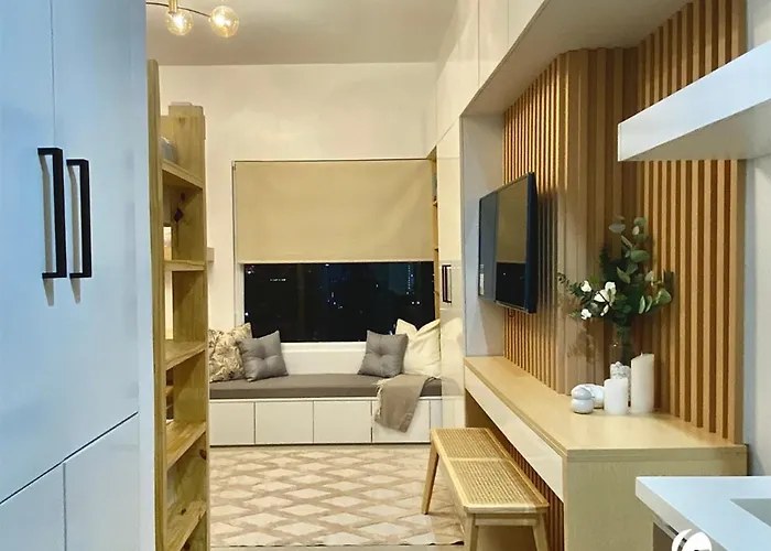Cozy & Stylish Unit In The Heart Of *
