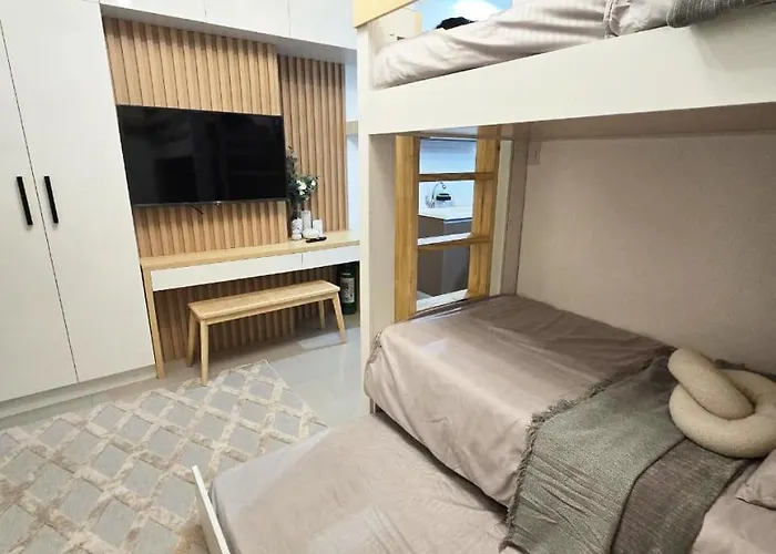 Cozy & Stylish Unit In The Heart Of *