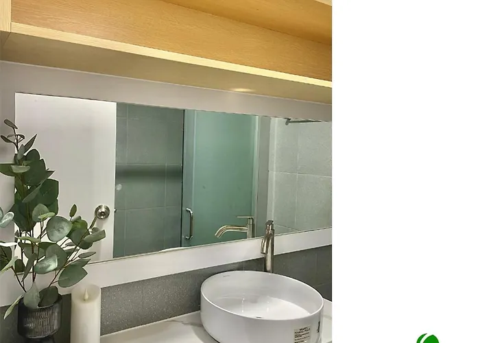 Cozy & Stylish Unit In The Heart Of *